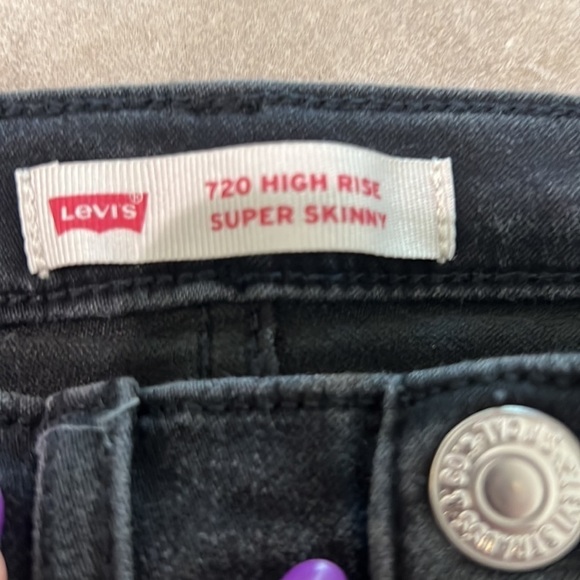 Levi’s High Rise Super Skinny Distressed Jeans Size 8 - Picture 6 of 9